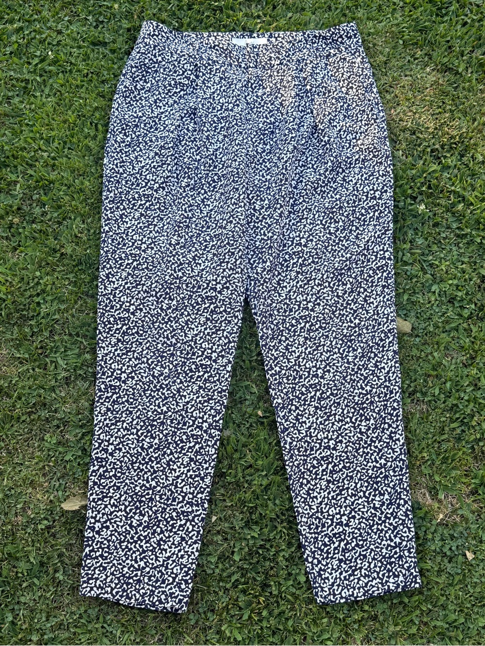 Joie "Rutilida" pleated silk trousers - Size 8